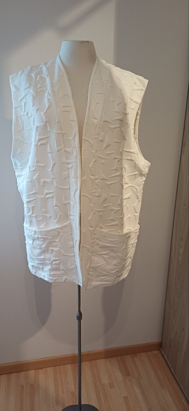 offwhite gilet met structuur, maat 42/44, Ophalen of Verzenden, Zo goed als nieuw, Maat 42/44 (L), Wit