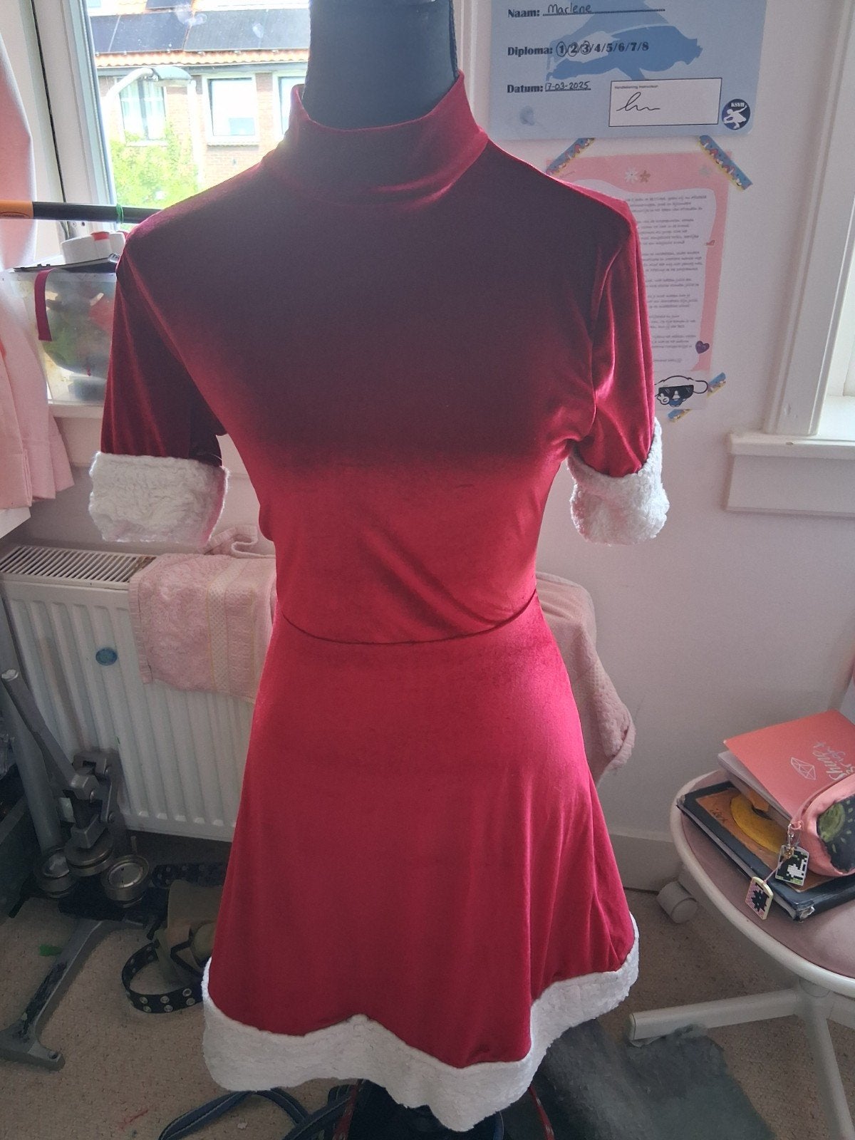 Handgemaakt Kerst Jurkje met Korte Mouwen en Nep Label, Kleding | Dames, Ophalen of Verzenden, Zo goed als nieuw, Zwart, Boven de knie