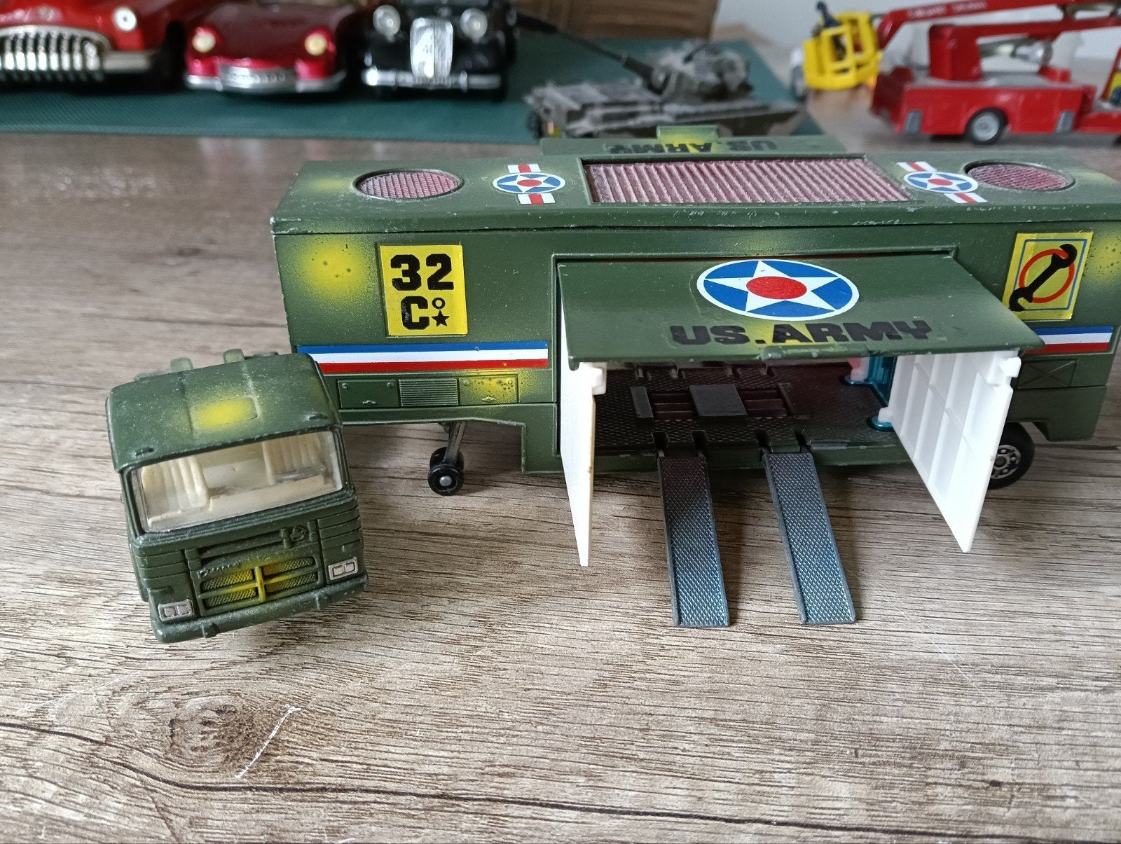 Mira US Army truck, Hobby en Vrije tijd, Ophalen of Verzenden, Gebruikt, Bus of Vrachtwagen