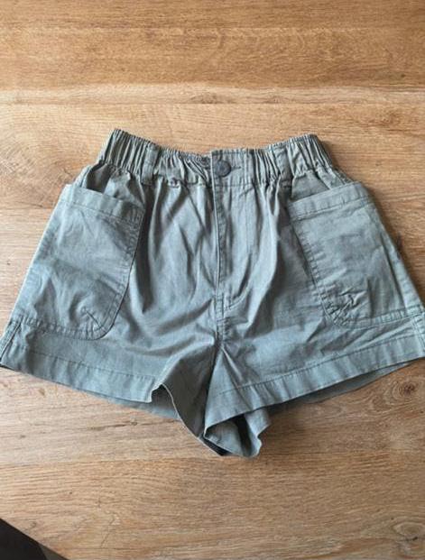 Pull and Bear Cargo legergroene shorts maat S zgan, Kleding | Dames, Kort, Ophalen of Verzenden, Zo goed als nieuw, Maat 36 (S)