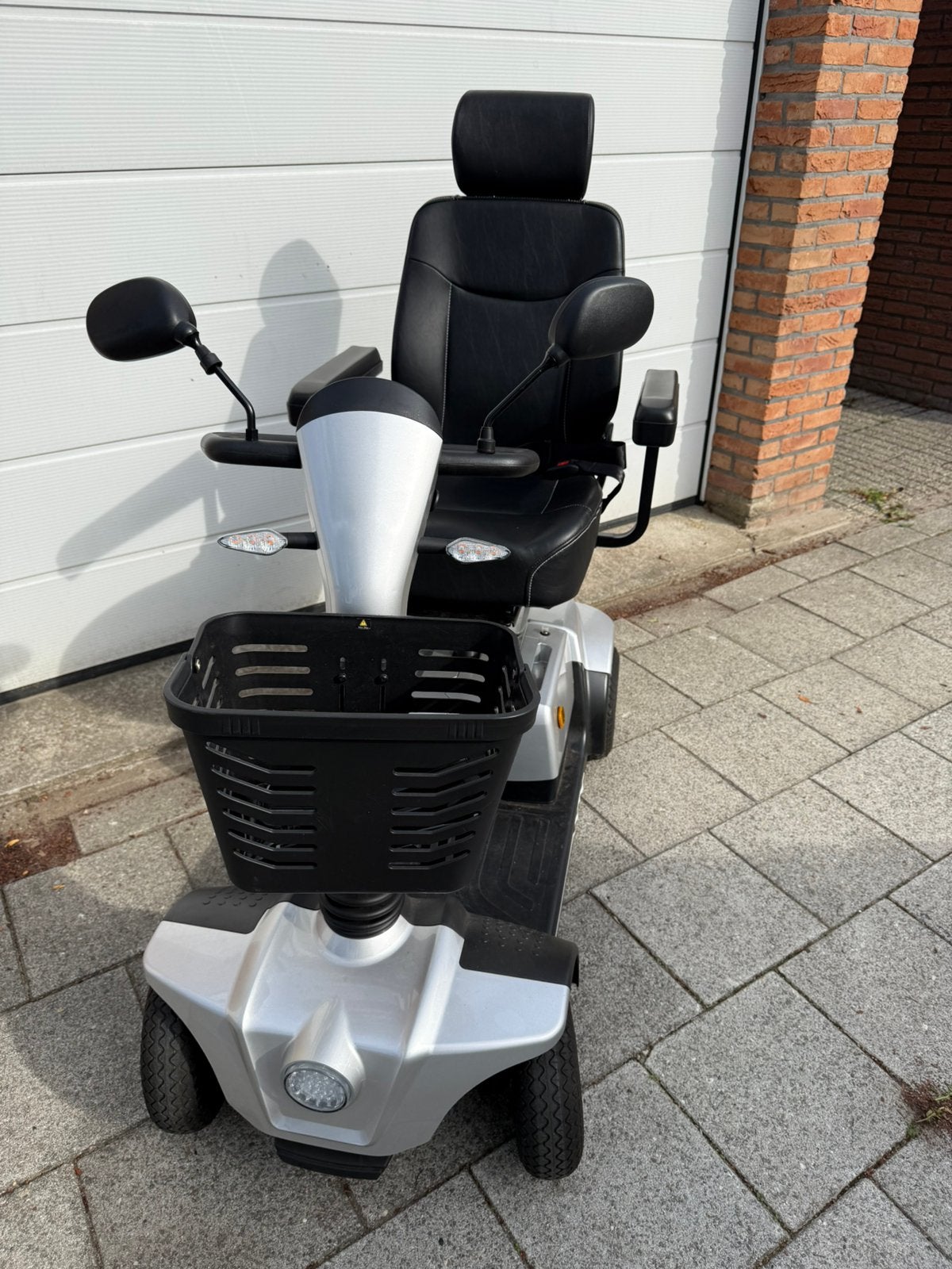 Nieuwe deelbare scootmobiel, Ophalen, Nieuw, 26 t/m 35 km, 11 t/m 15 km/u