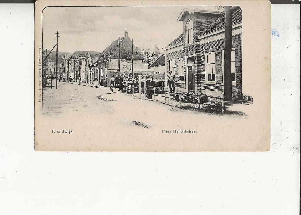 Naaldwijk Prins Hendrikstraat met ANWB-paal 1902, Ophalen of Verzenden, Voor 1920, Ongelopen, Zuid-Holland