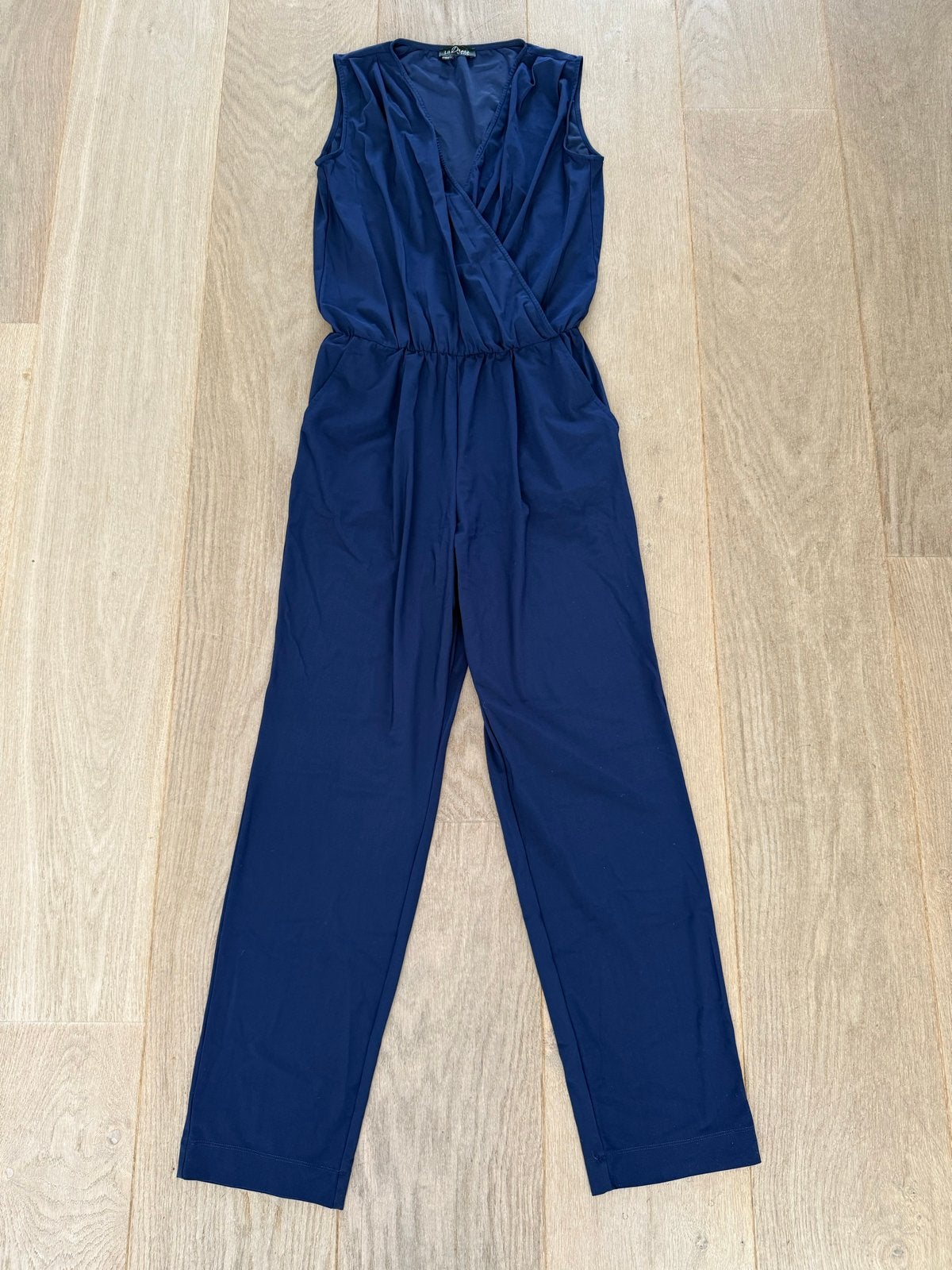 blauwe jumpsuit travelstof mouwloos maat XS LA DRESS, Kleding | Dames, Jumpsuits, Ophalen of Verzenden, Zo goed als nieuw, Maat 34 (XS) of kleiner
