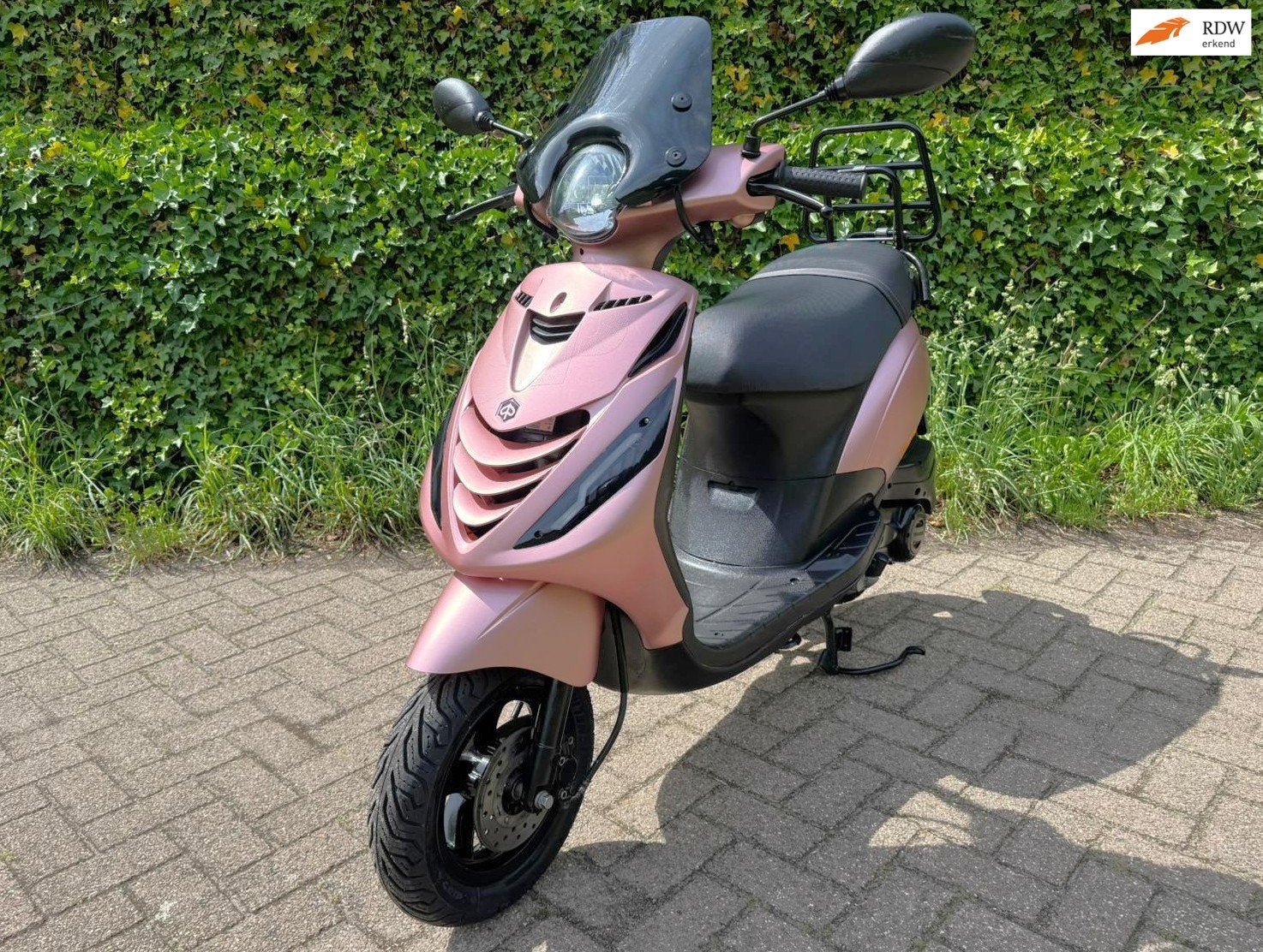 Piaggio Zip SP ROSE GOLD ALPHA LED E4 Scooter BETAAL MET in3, Zip, P, P
p  p, NL, Benzine