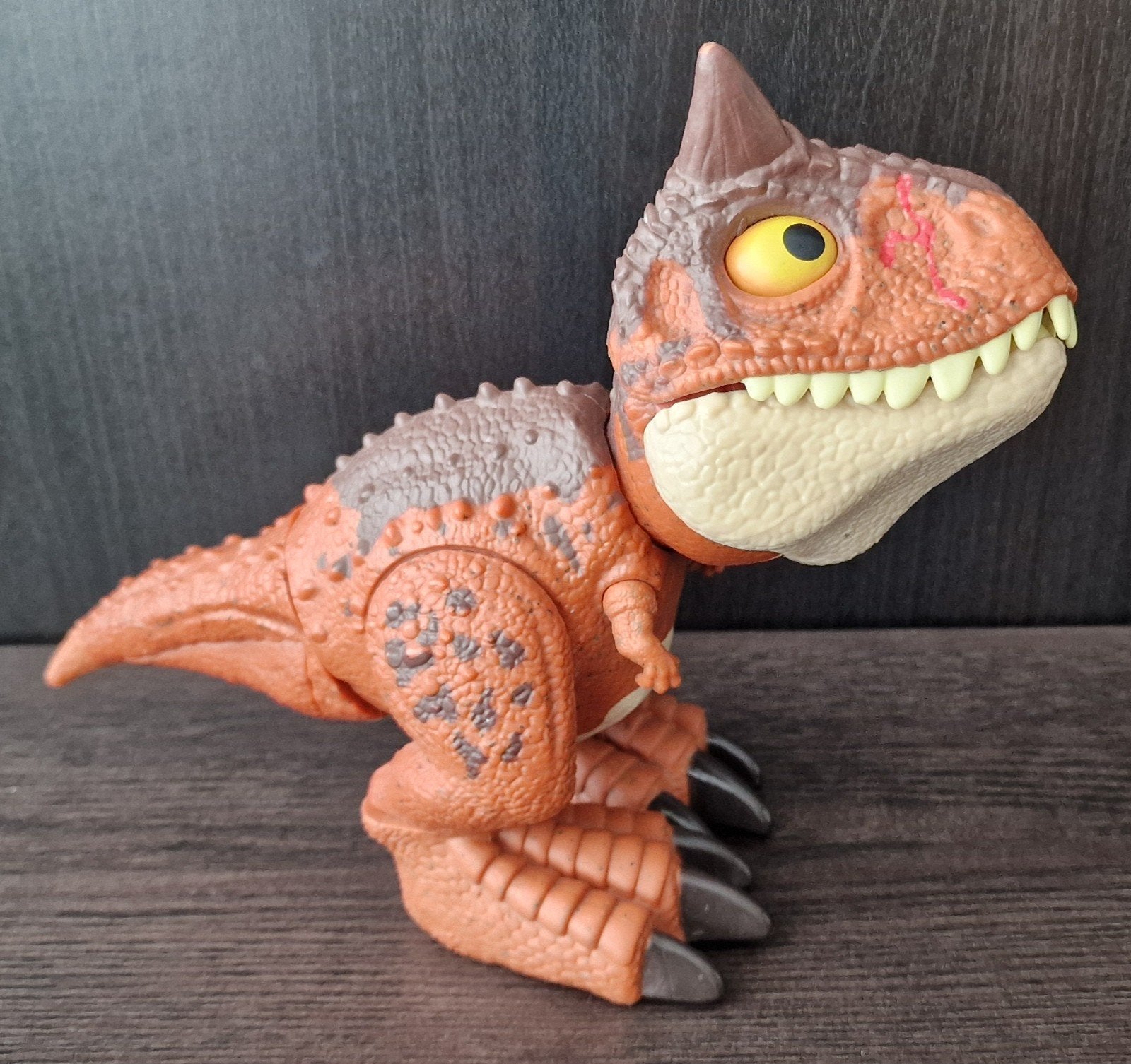 Jurassic World Wild Chompin Dino Carnotaurus, Ophalen, Gebruikt