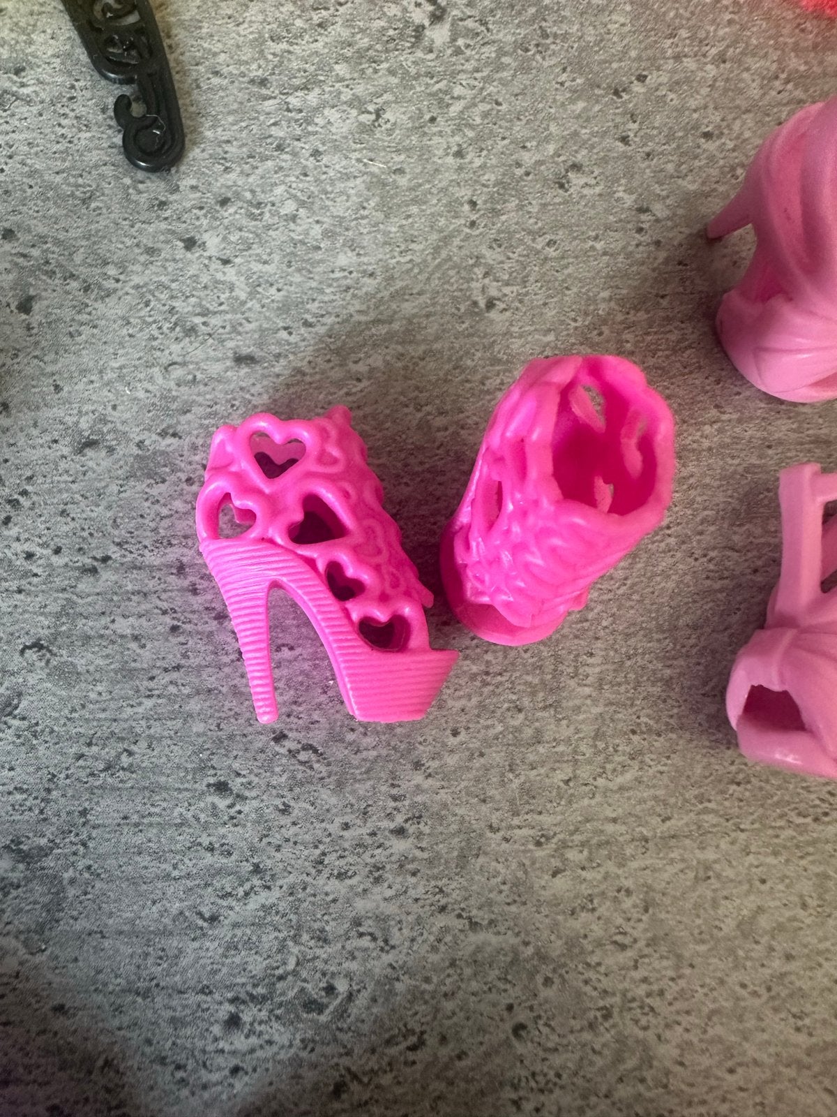 Hakken Barbie schoenen roze met hartjes, Verzamelen, Ophalen of Verzenden, Gebruikt
