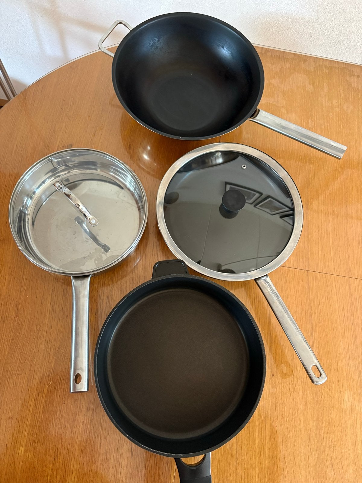 Pannenset: Wok, Koekenpannen en hapjespan met deksels, Ophalen, Gebruikt, Met deksel, Rvs