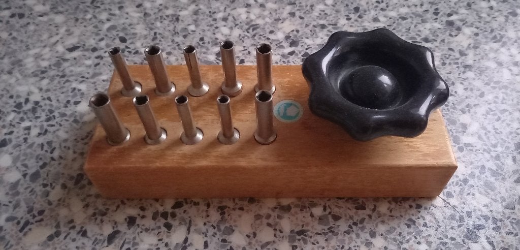 Rudolf Flume 1950s set kloksleutels, Verzenden