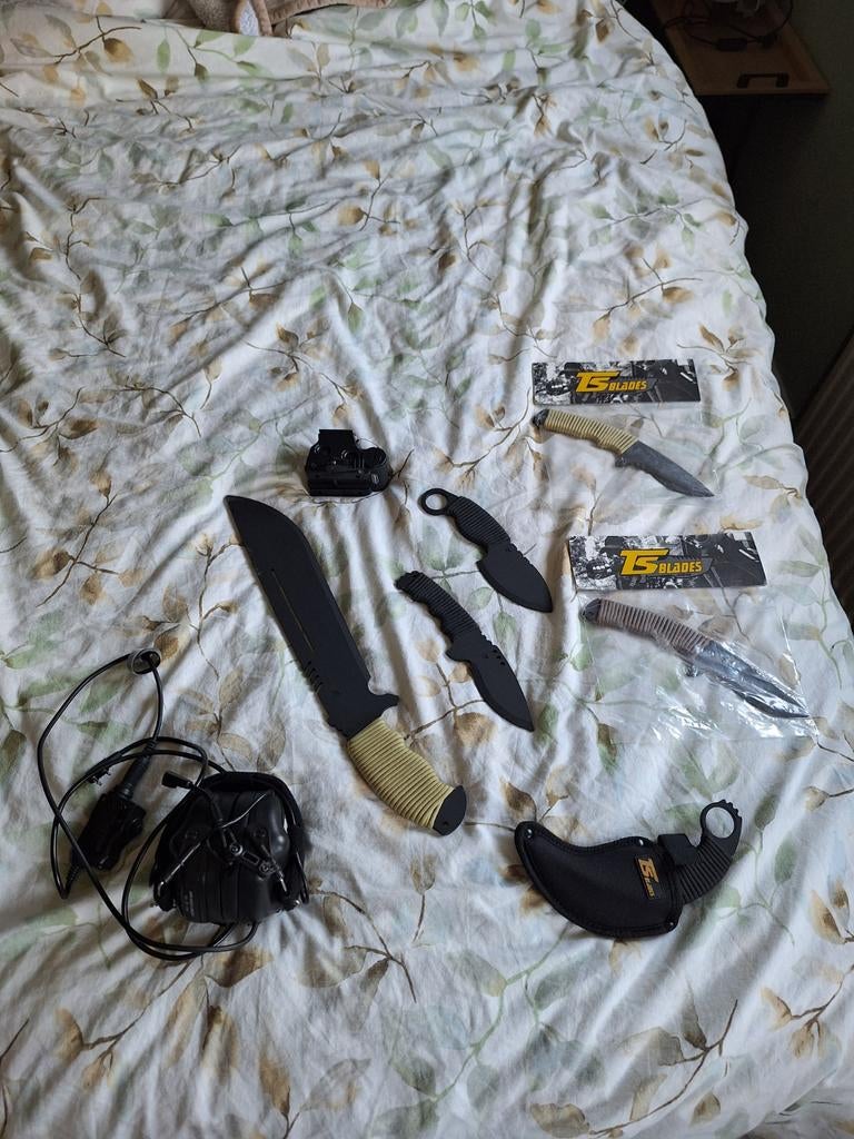 Diverse airsoft spullen en dummy messen, Sport en Fitness, Ophalen of Verzenden