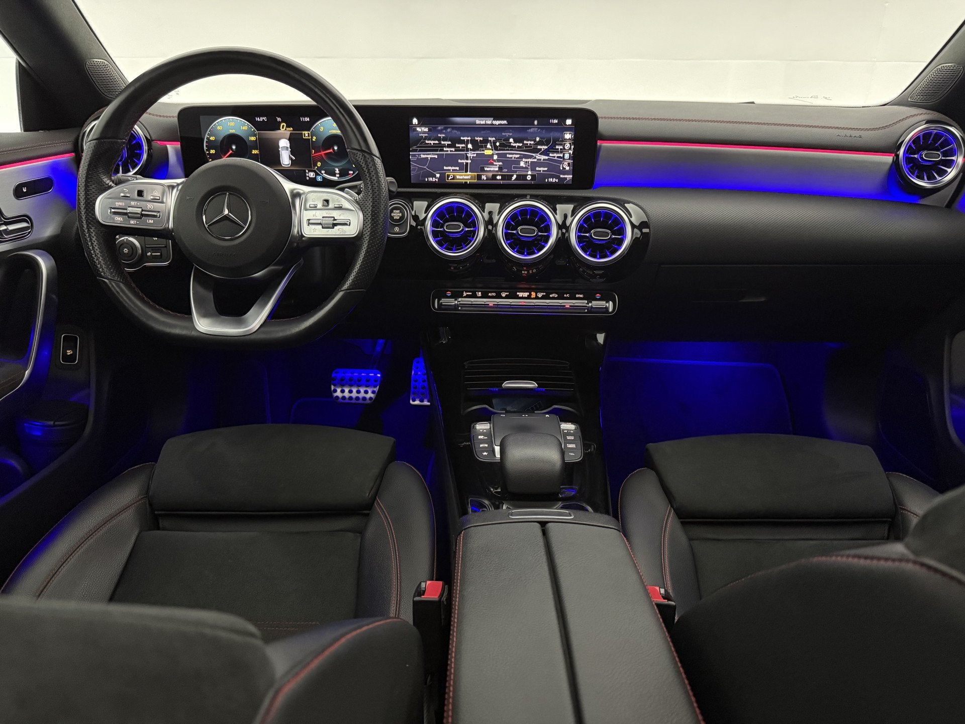Mercedes-Benz CLA-Klasse 180 AMG Nightpakket | Pano | Sfeer, Auto's, Mercedes-Benz, CLA, 136 pk, Gebruikt, Euro 6