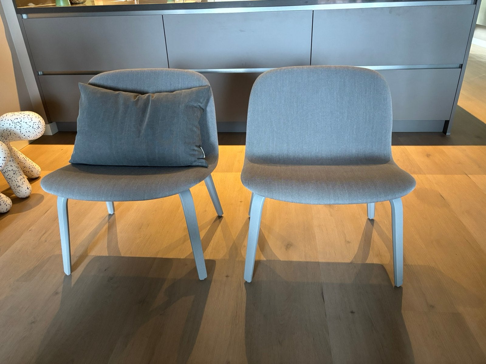 Twee design fauteuils Muuto Visu, Ophalen, Zo goed als nieuw, 75 tot 100 cm, 50 tot 75 cm