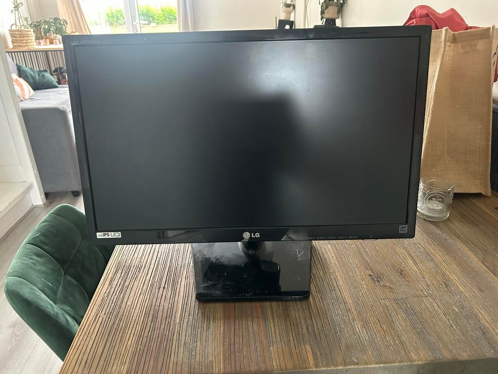 LG Flatron IPS LED Monitor - Goede staat, Ophalen, IPS, Kantelbaar, Full HD