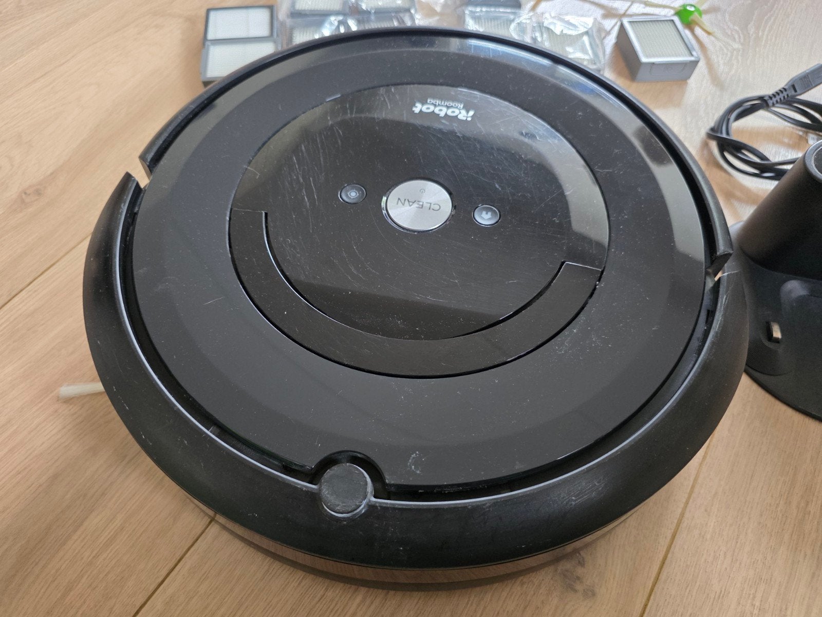 iRobot Roomba e5 Robotstofzuiger met accessoires, Witgoed en Apparatuur, Stofzuigers, Ophalen, Gebruikt, IRobot, Robotstofzuiger