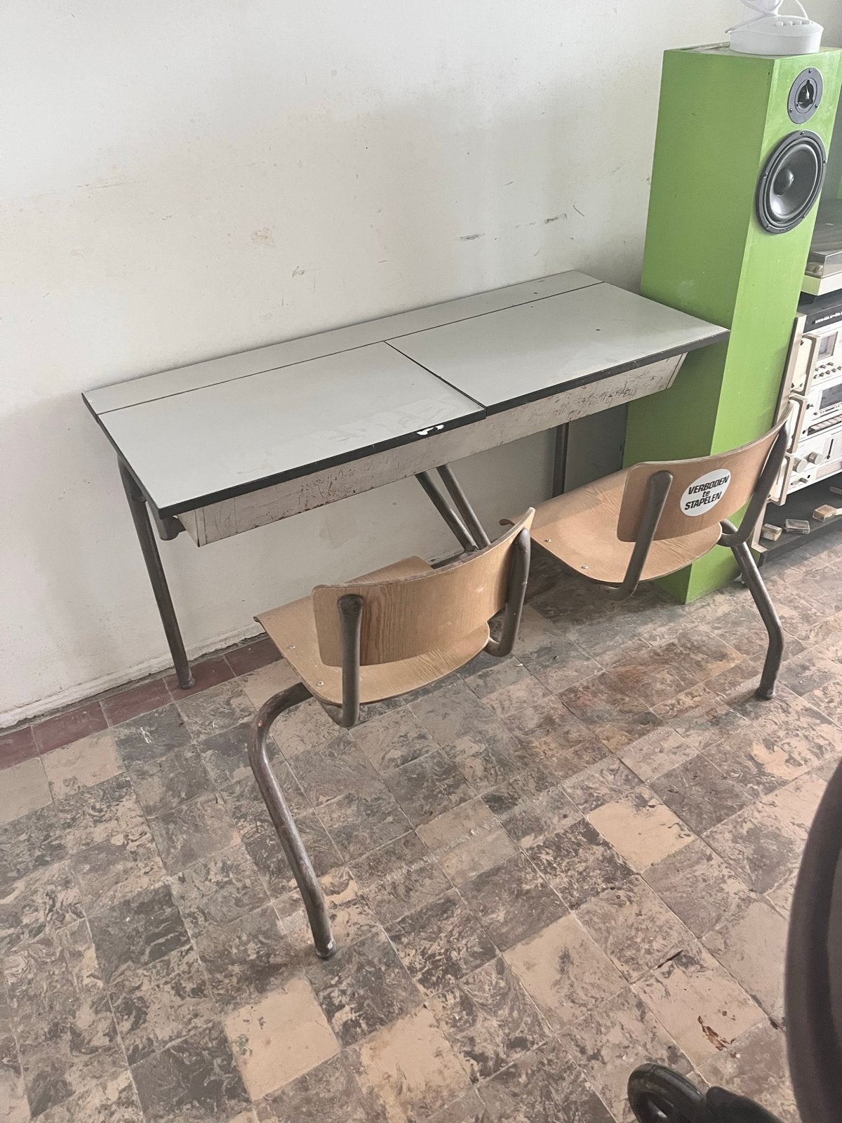 Vintage kinderbureau met twee stoeltjes, Kinderen en Baby's, Ophalen, Gebruikt, Tafel(s) en Stoel(en)