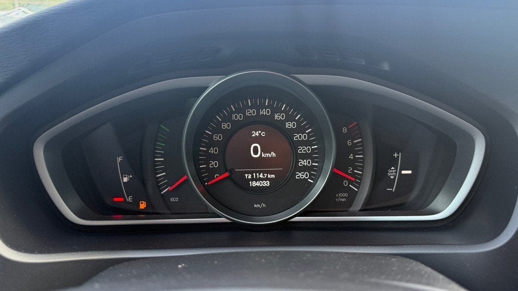 Volvo V40 2.0 T2 R-Design +NW APK|Airco|PDC Achter, Auto's, Voorwielaandrijving, Automatische klimaatregeling, Gebruikt, Euro 6
