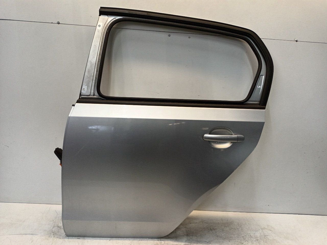Portier links achter Volkswagen Up, Onderdelen@venauto.nl, Van der Ven Autorecycling B.V., Gebruikt, Ettenseweg 76, 4706 PB Roosendaal, The Netherlands