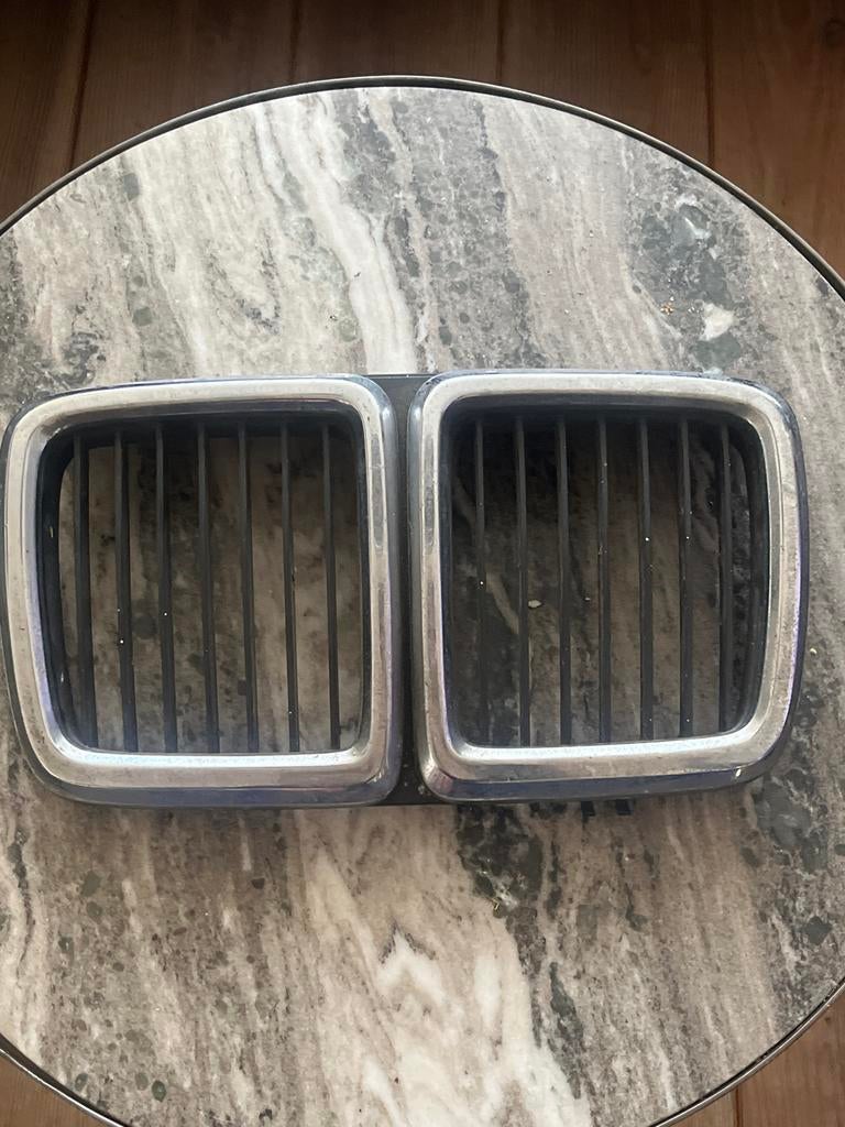 BMW E32 740/750i grille nieren - Redelijke staat, Auto-onderdelen, Ophalen of Verzenden, Gebruikt, Voor, BMW