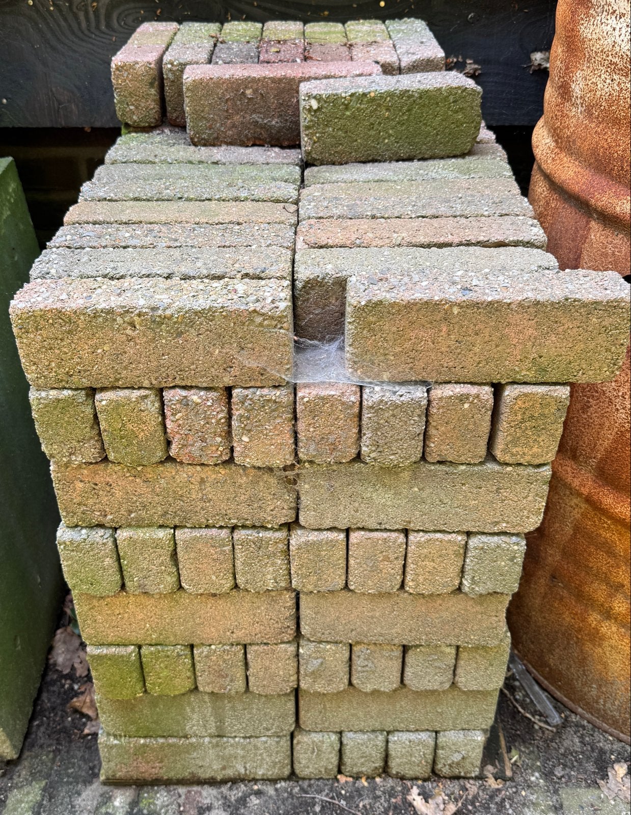7cm dikke waaltjes - Gebruikte klinkers voor tuin of oprit, Ophalen, Gebruikt, Beton, Klinkers