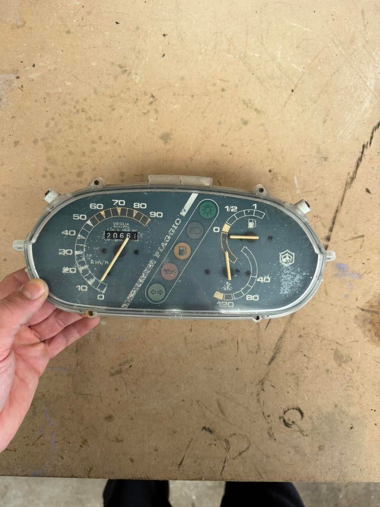 Piaggio quartz teller bak 50cc 125cc 180cc, Motoren, Tuning en Styling, Ophalen of Verzenden