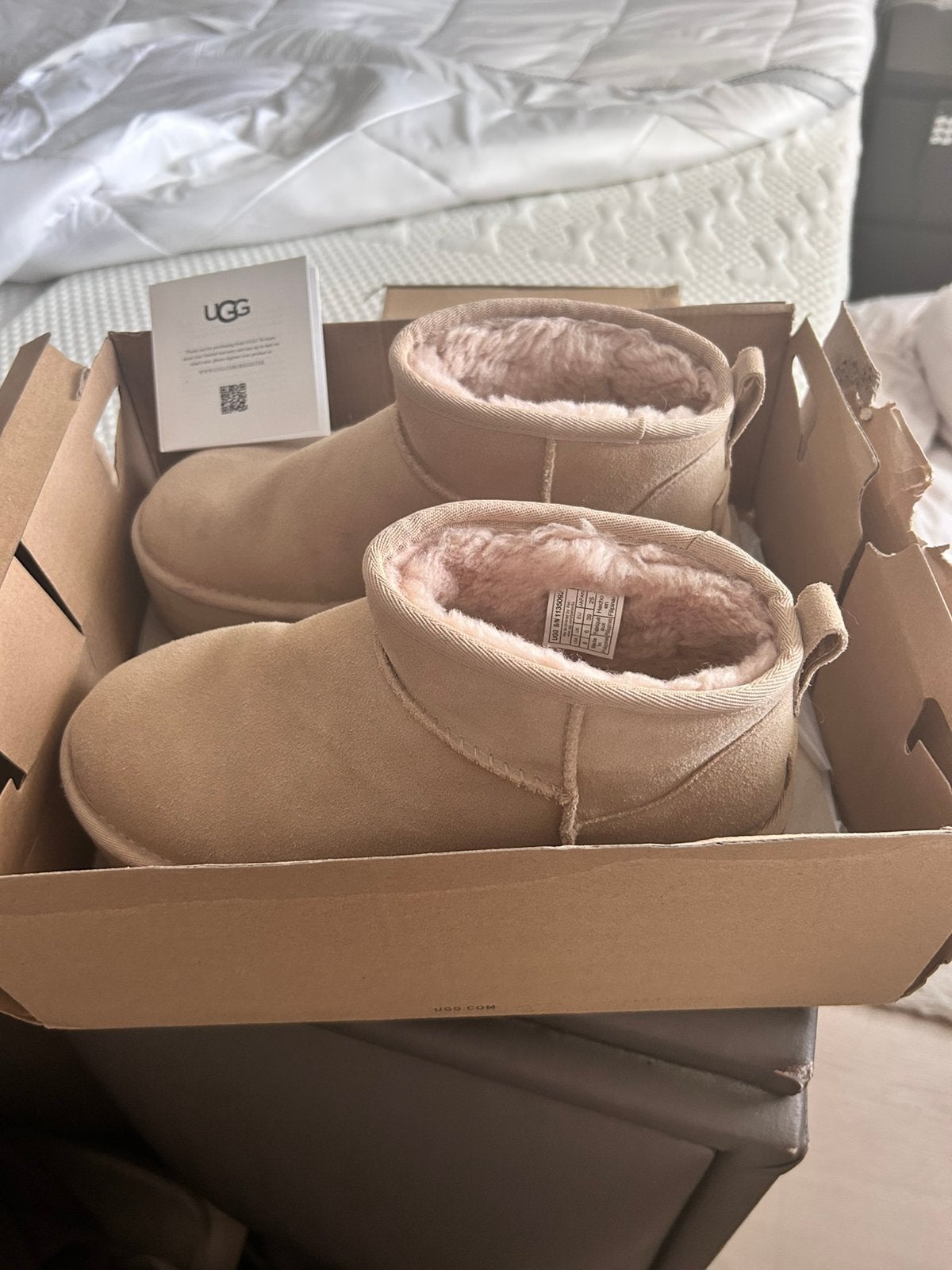 Uggs mini ultra chestnut platform, Ophalen of Verzenden, Zo goed als nieuw