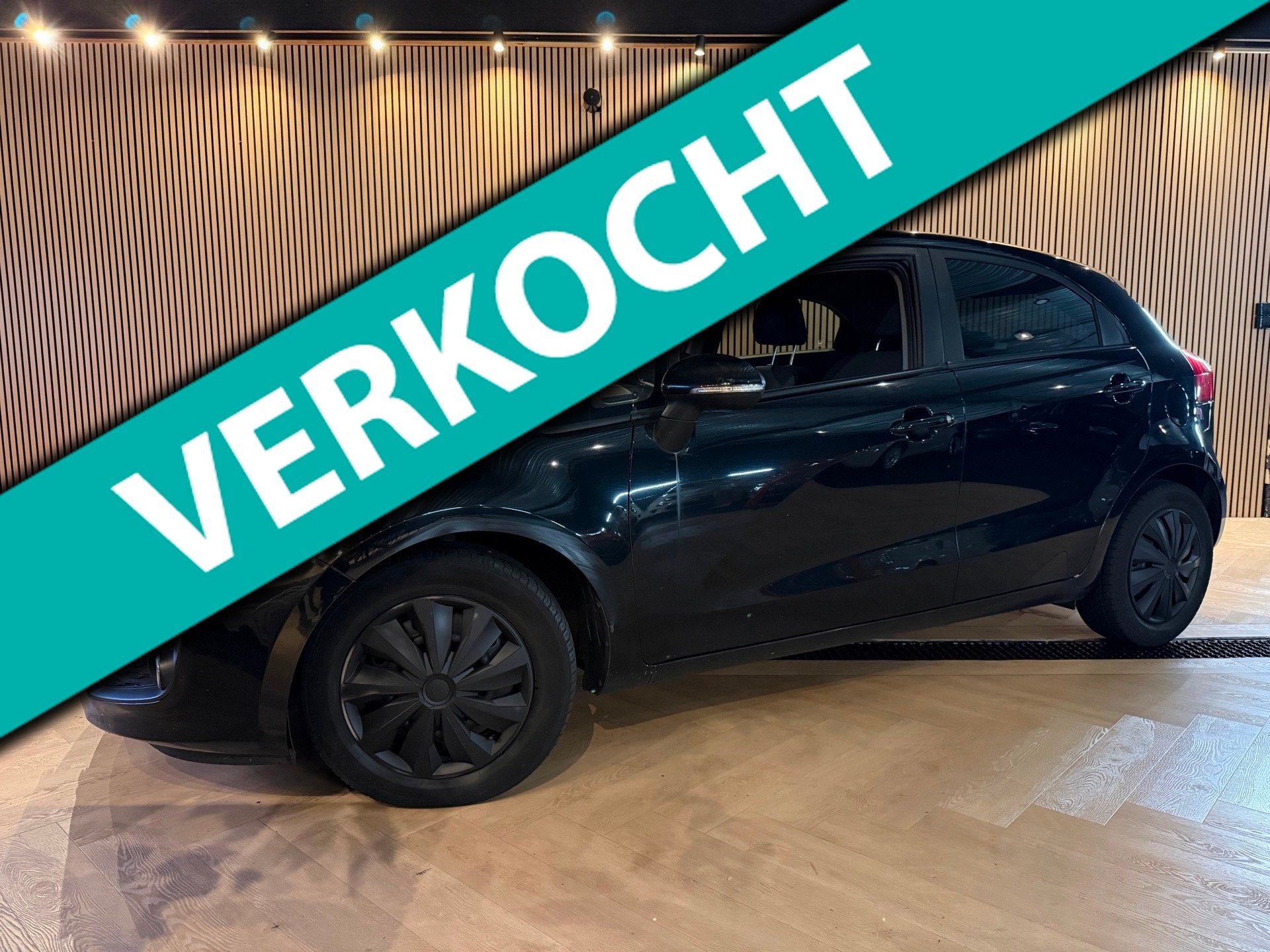 Kia Rio 1.2 | Carplay | Cruise | Camera, Auto's, Gebruikt, Zwart, 4 cilinders, 1104 kg