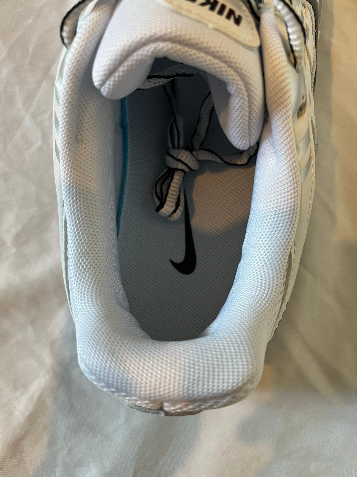 Nike P-6000 - Gloednieuw en ongedragen, Verzenden, Wit, Nieuw, Sneakers of Gympen