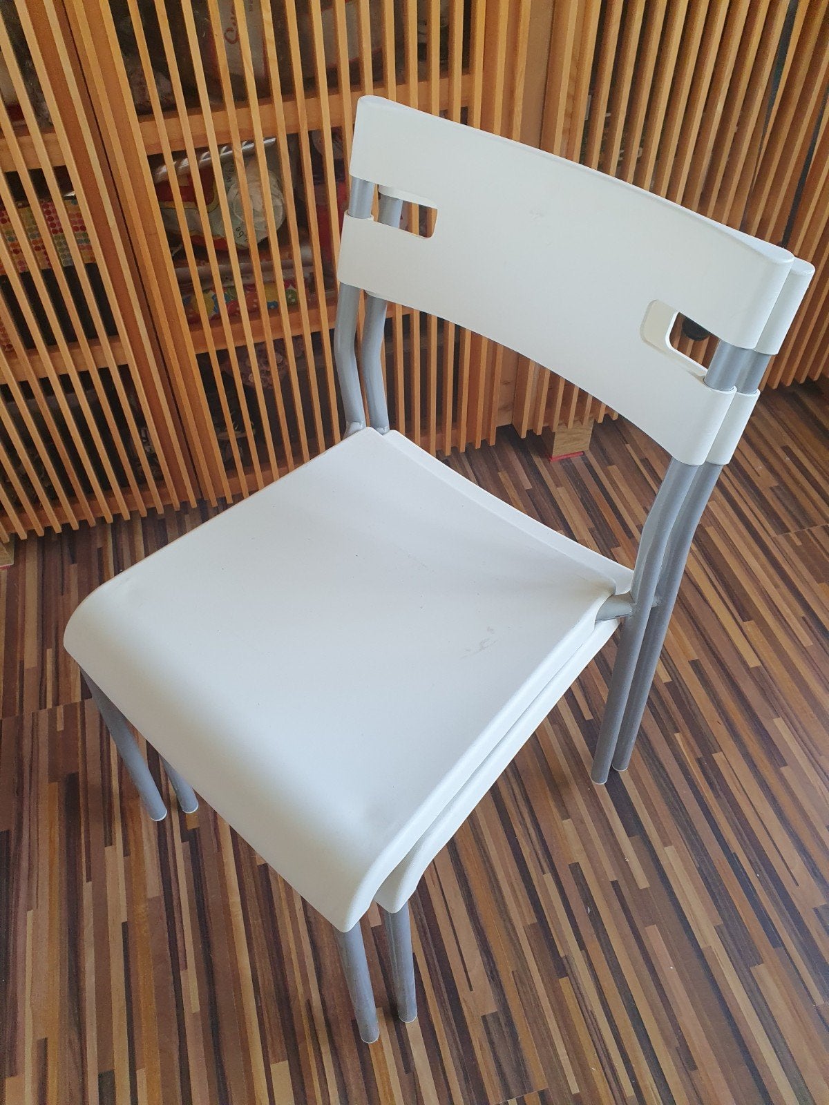 10x Ikea stoelen, zilvergrijs met wit, stapelbaar, Ophalen, Wit, Modern, Vijf, Zes of meer stoelen