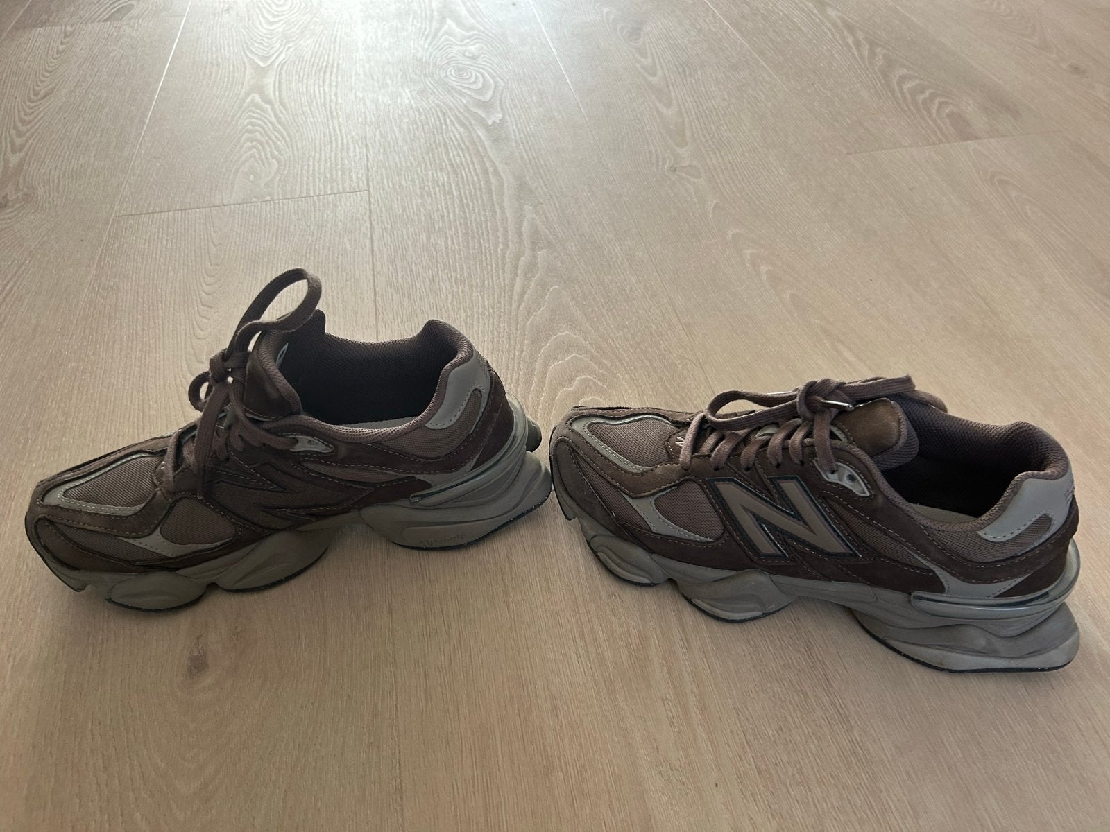 New Balance 9060 sneakers - Paar keer gedragen, Bruin, Ophalen of Verzenden, Sneakers of Gympen, Zo goed als nieuw