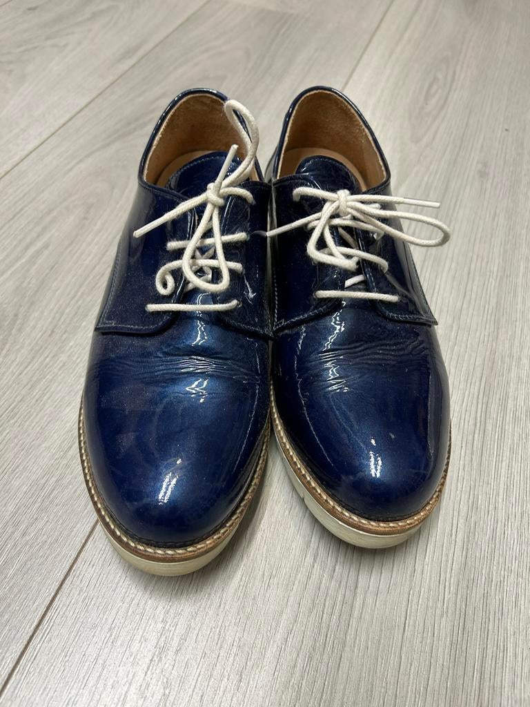 Blauwe lakschoenen - JJ Footwear - maat 38/G, Schoenen met lage hakken, JJ Footwear, Blauw, Ophalen of Verzenden