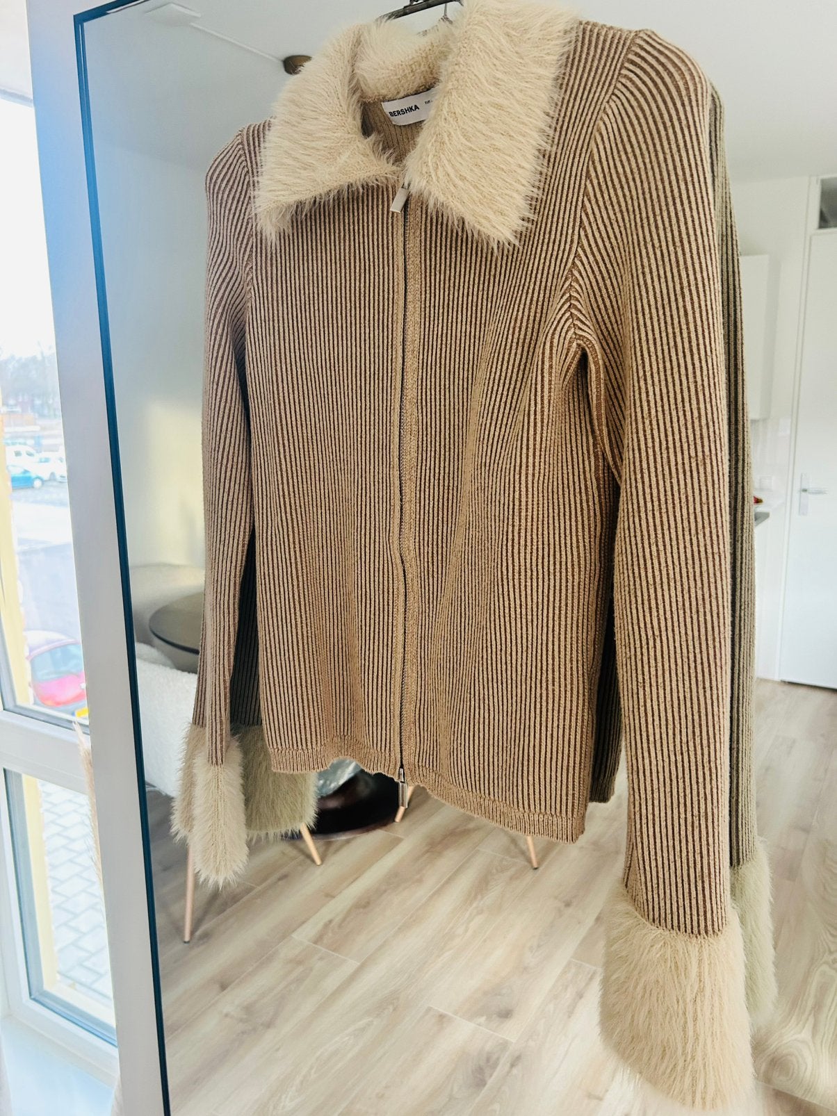 Bershka vest met rits, Verzenden, Zo goed als nieuw, Maat 42/44 (L), Beige