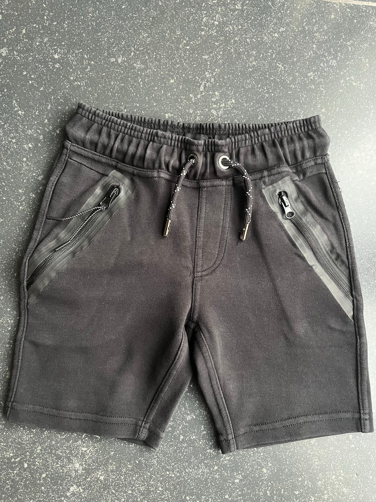 Jongens korte broek / sweat short zwart Cars Jeans mt 6/116, Ophalen of Verzenden, Gebruikt, Jongen, Broek