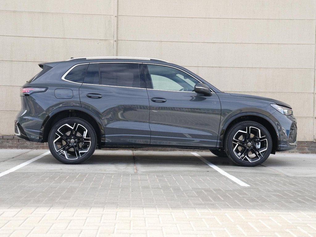 Volkswagen Tiguan R-Line Edition 1.5 eHybrid 272 PK | Naviga, Auto's, Volkswagen, Stof, 1498 cc, 4 cilinders, 2000 kg