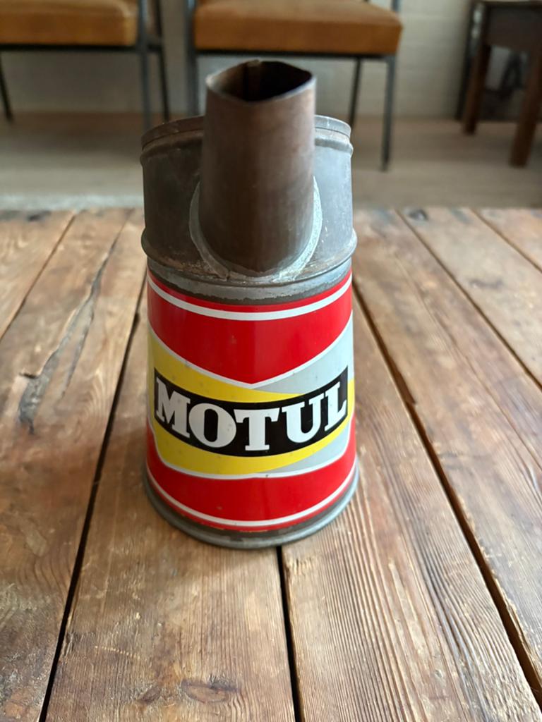 Motul schenkkan, Ophalen, Gebruikt, Gebruiksvoorwerp