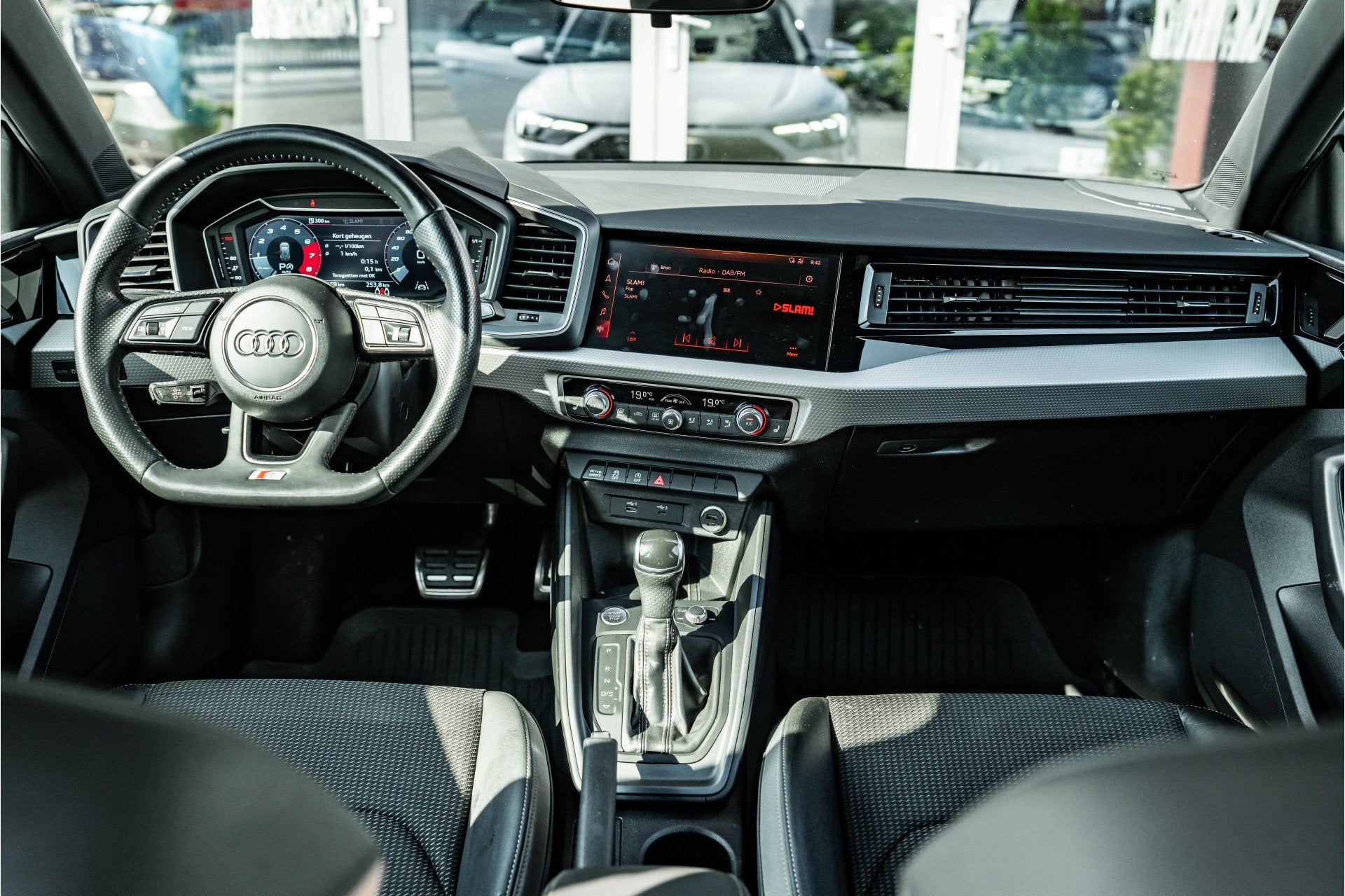 Audi A1 Sportback 40 TFSI S Line (bj 2019, automaat), Auto's, 4 cilinders, 1984 cc, Leder en Stof, Wit