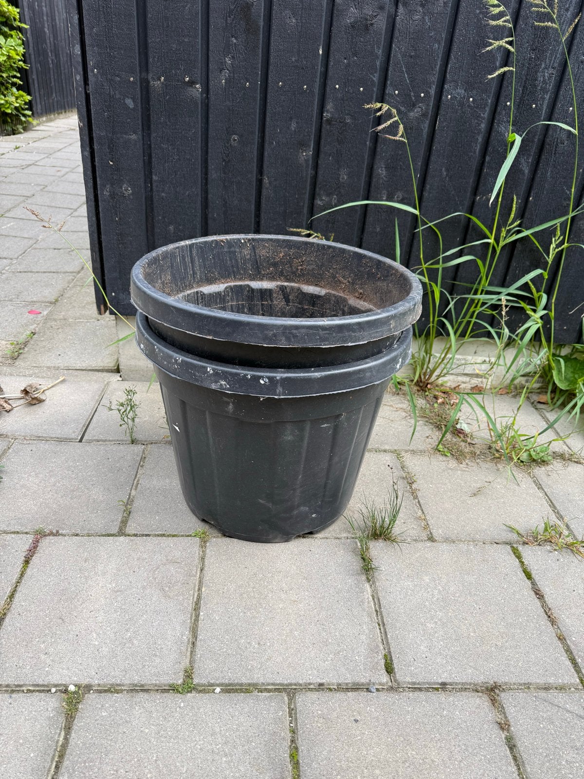Twee stuks zwarte kunststof bloem/boom potten, Tuin en Terras, Kunststof, Gebruikt, Balkon, Rond
