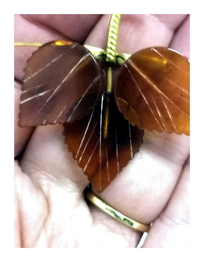 Vintage barnsteen broche met drie bladeren, Overige materialen, 4 tot 7 cm, Verzenden, Zo goed als nieuw