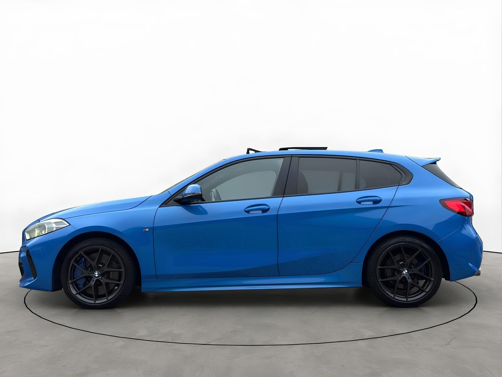 BMW 1-serie 118i 140PK Automaat M-Sport Shadow Pano Head-UP, Gebruikt, Blauw, Bedrijf, 3 cilinders