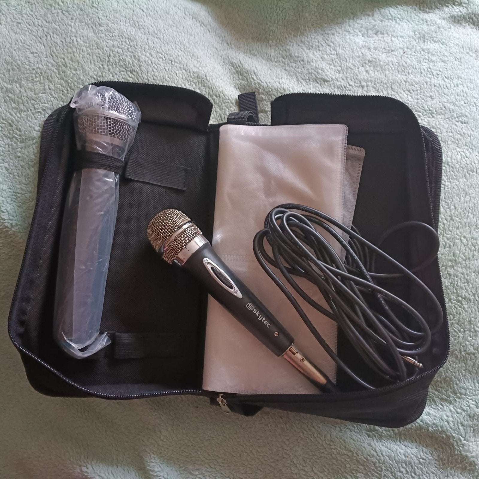 Skytec Microfoon Set met Kabels en Draagtas, Ophalen of Verzenden, Zo goed als nieuw, Zender en Ontvanger