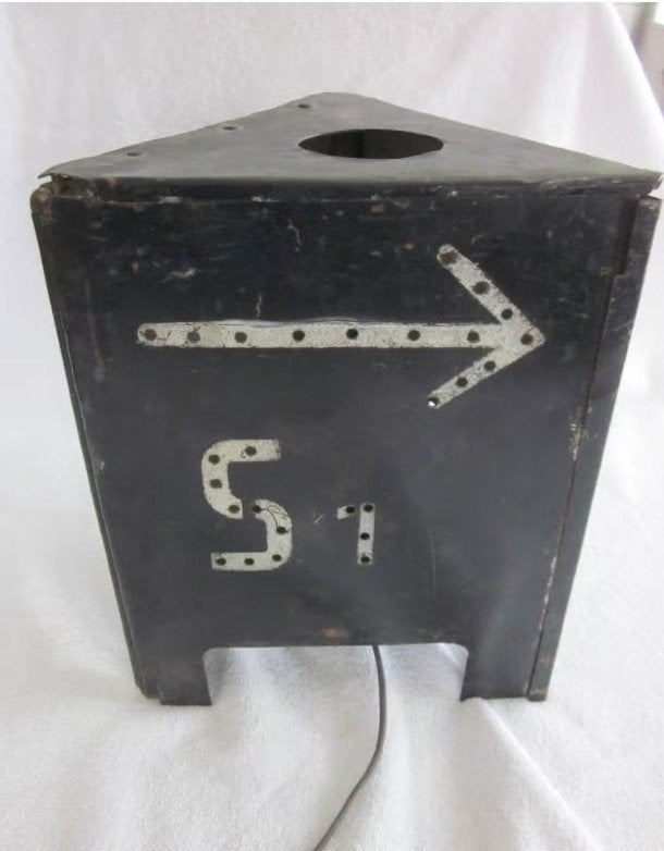 Wegwijzer WWII driehoekig Pijl met tekst S1 hoogte 29 cm., Ophalen of Verzenden, Landmacht, Engeland, Overige typen