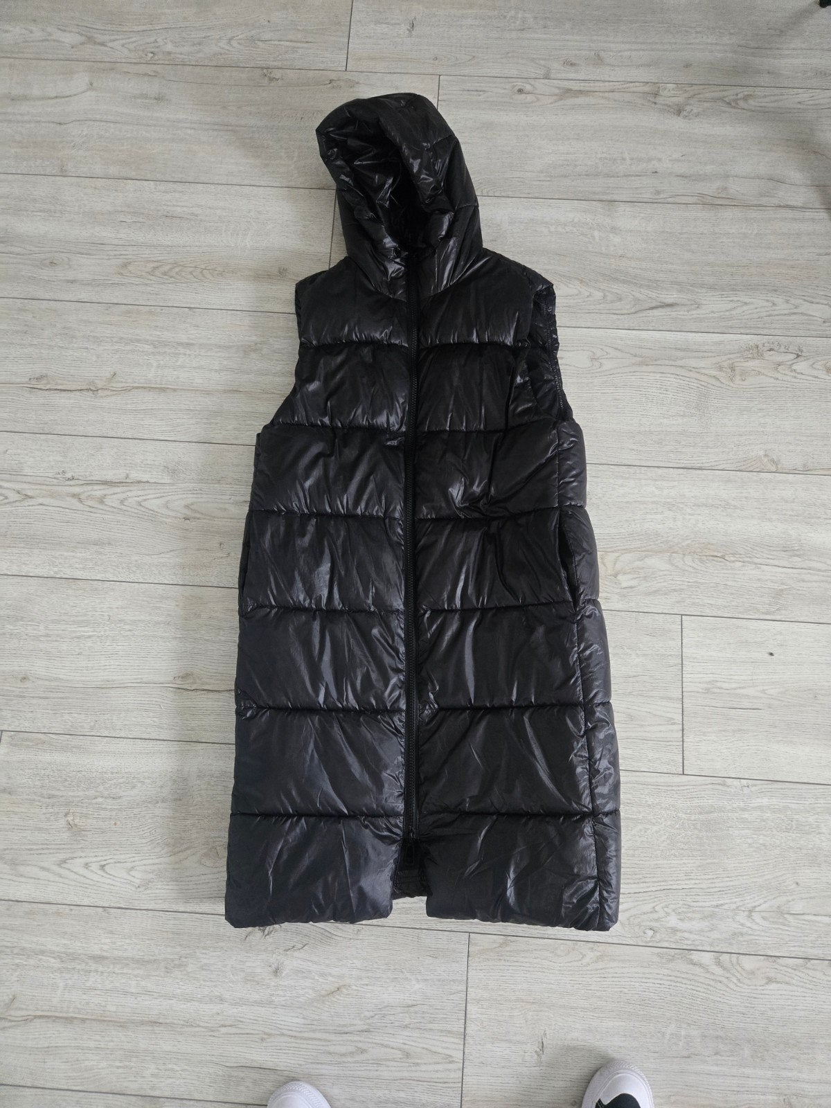 Lange zwarte gewatteerde bodywarmer met capuchon, Maat 38/40 (M), Zwart, Ophalen of Verzenden, Onbekend