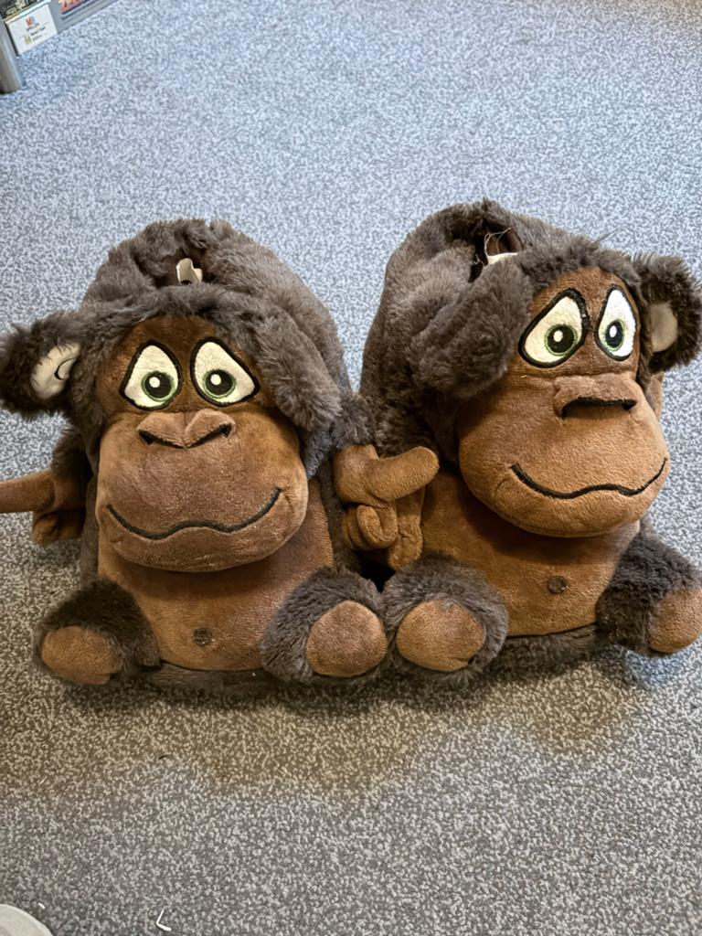 Leuke apen pantoffels - Maat 40/41, Ophalen, Zo goed als nieuw, Bruin, Pantoffels of Sloffen