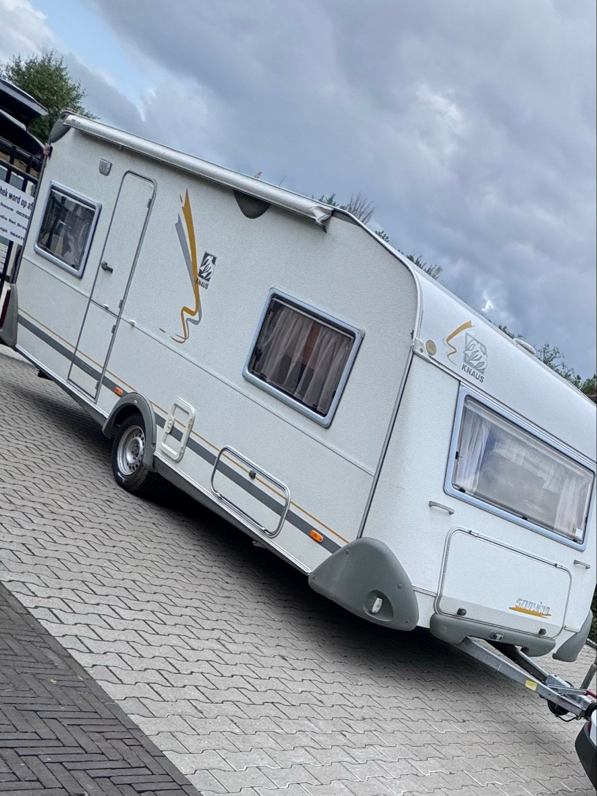 Knaus Sudwind 530 TK -Ruime 6-persoons caravan met stapelbed, Stapelbed, Rondzit, Particulier, 5 tot 6 meter