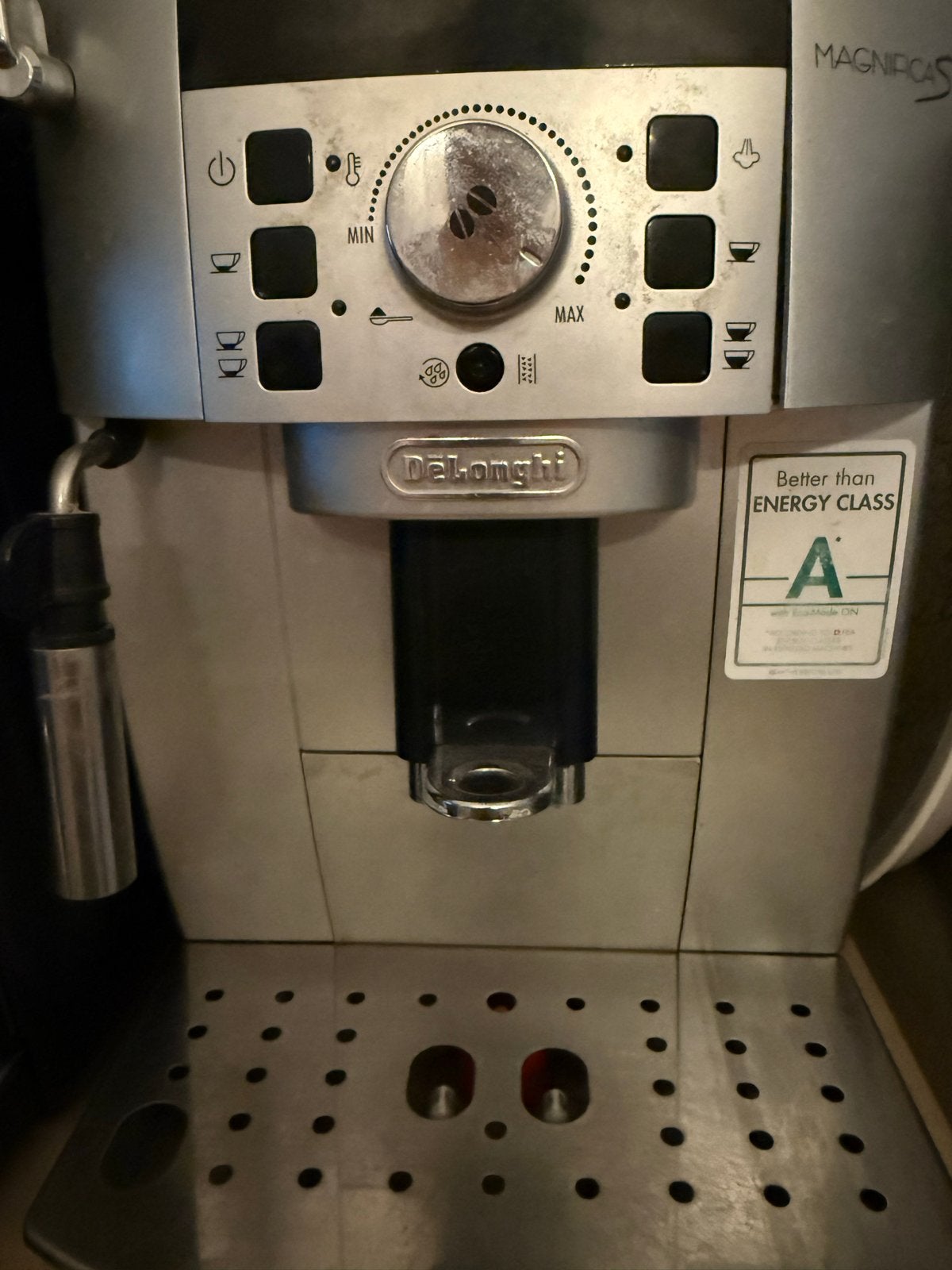 DeLonghi Magnifica S volautomatische espressomachine, Witgoed en Apparatuur, Koffiezetapparaten, Stoompijpje, Gebruikt, Espresso apparaat