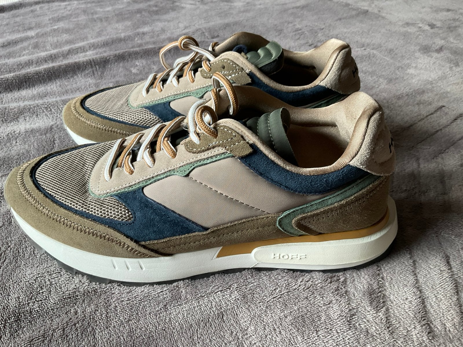 Hoff schoenen sneakers bijna nieuw, Overige kleuren, Ophalen of Verzenden, Sneakers of Gympen, Zo goed als nieuw