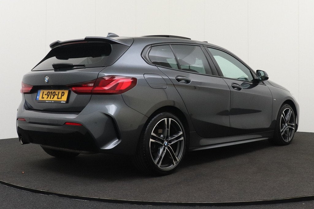 BMW 1-serie 118i M-Sport Pano-dak H-Leder/Sportstoelen Camer, Auto's, BMW, 136 pk, Gebruikt, Automatische klimaatregeling, Leder en Stof