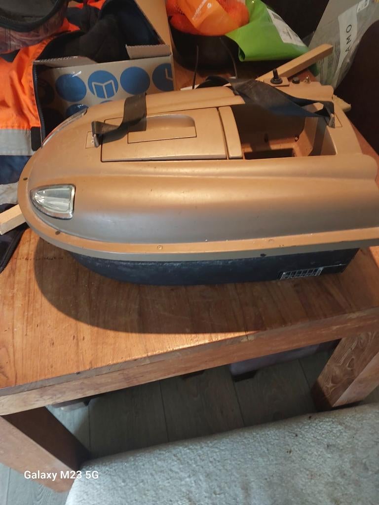 Lakemaster 1 voerboot met 2 accu's, tas en afstandsbediening, Ophalen of Verzenden, Gebruikt