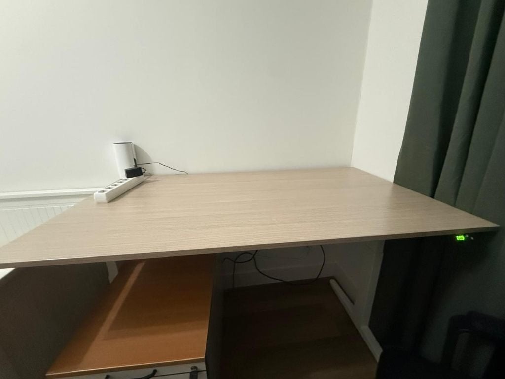 Electric Height Adjustable Standing Desk – Spacious & Sturdy, Teakhout, Ophalen of Verzenden, Zo goed als nieuw, 120 tot 170 cm