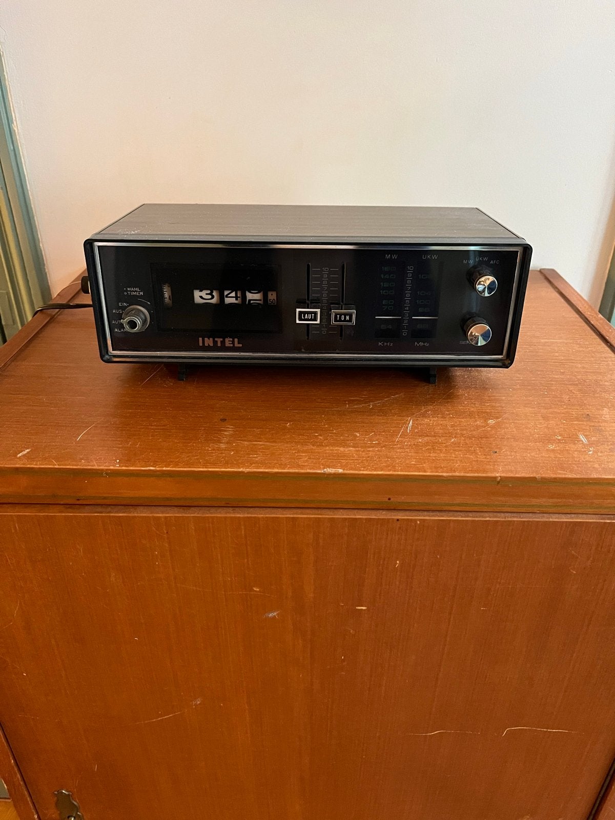 Intel wekkerradio - Vintage Duitse radio met wekkerfunctie (m2451774336 ...