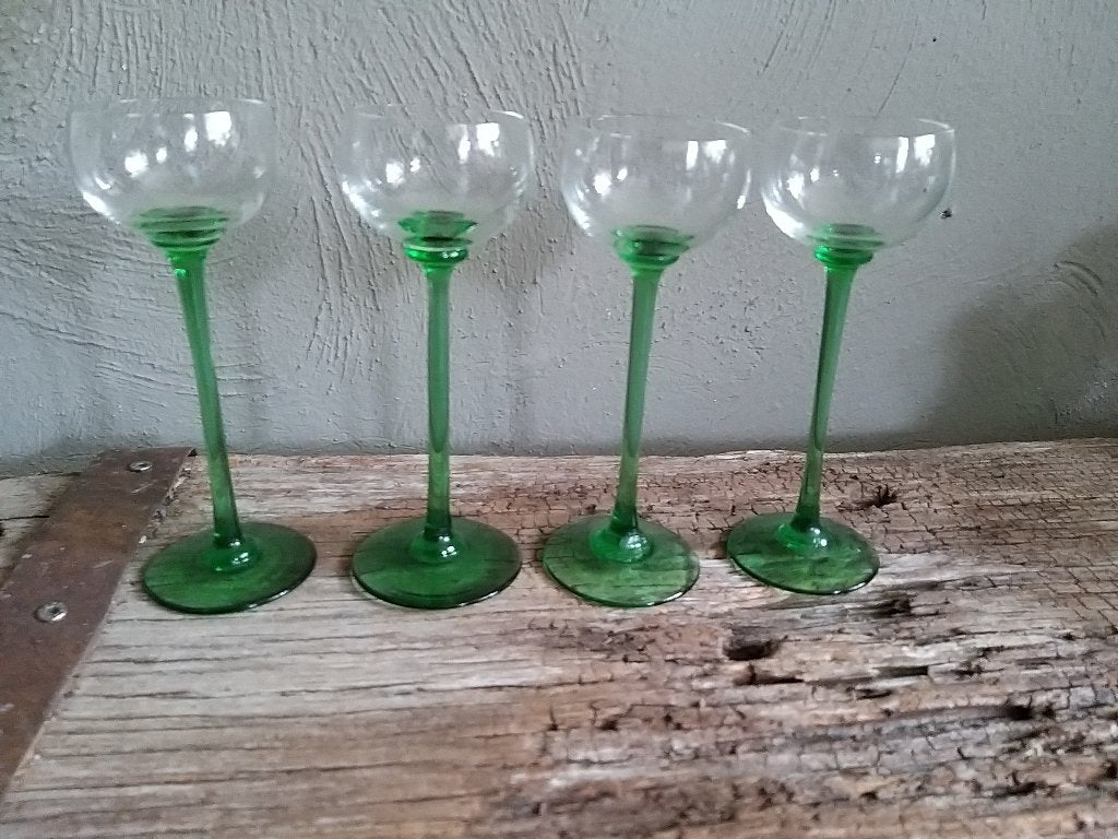 wijnglaasjes op hoge groene voet, Verzamelen, Glas en Borrelglaasjes, Ophalen of Verzenden, Gebruikt, Overige typen