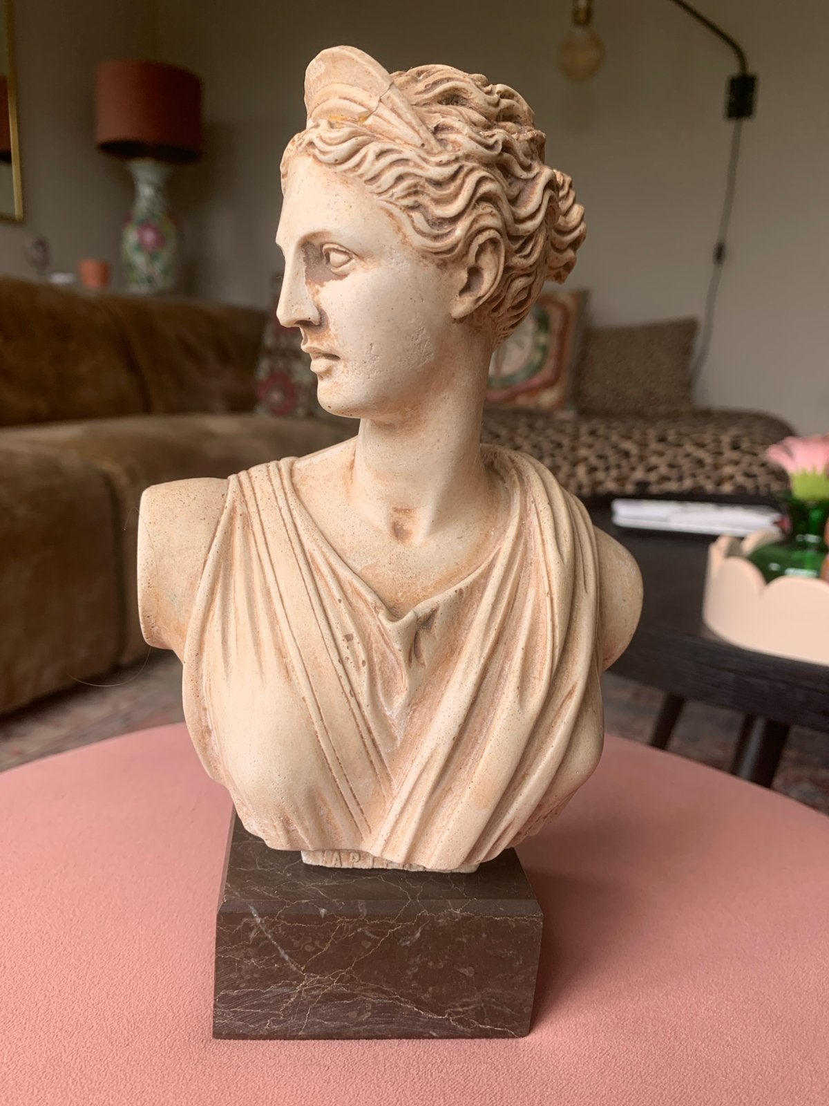 Klassieke buste van Artemis op marmeren sokkel, Ophalen, Buste, 20 - 50 cm, Op sokkel